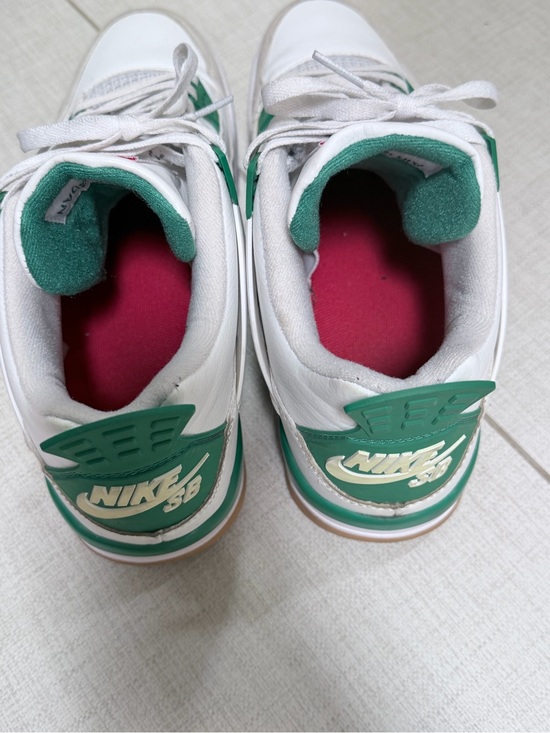 Nike Air Jordan 4 Retro “Pine Green”
Men’s Size 11 main image 6